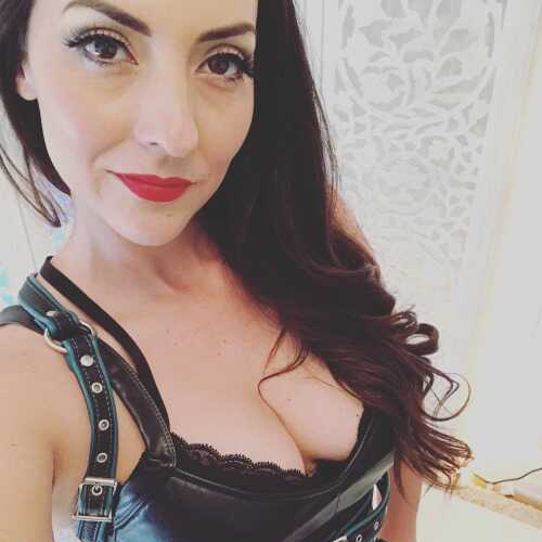 Sensitivemistressbella01