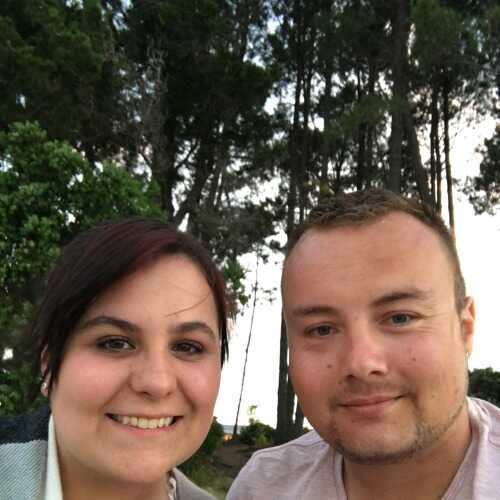 Kiwi Couple 26M20F