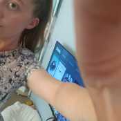 bst pic of face i can do, but im mre woried bout my finger looking like a dik infrnt there hlol also