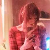 Samantha plad mirror selfie
